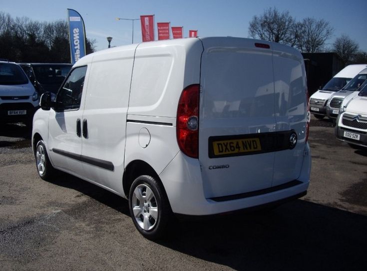 2014 Vauxhall Combo 2000 CDTi Sportive image 4