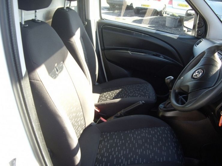 2014 Vauxhall Combo 2000 CDTi Sportive image 5