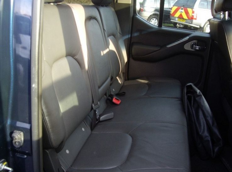 2007 Nissan Navara Aventura dCi 4x4 image 7