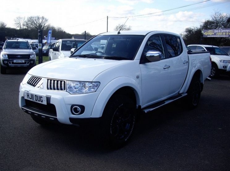 2011 Mitsubishi L200 di-D 4x4 Warrior Lb Dcb image 1