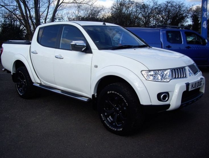 2011 Mitsubishi L200 di-D 4x4 Warrior Lb Dcb image 2