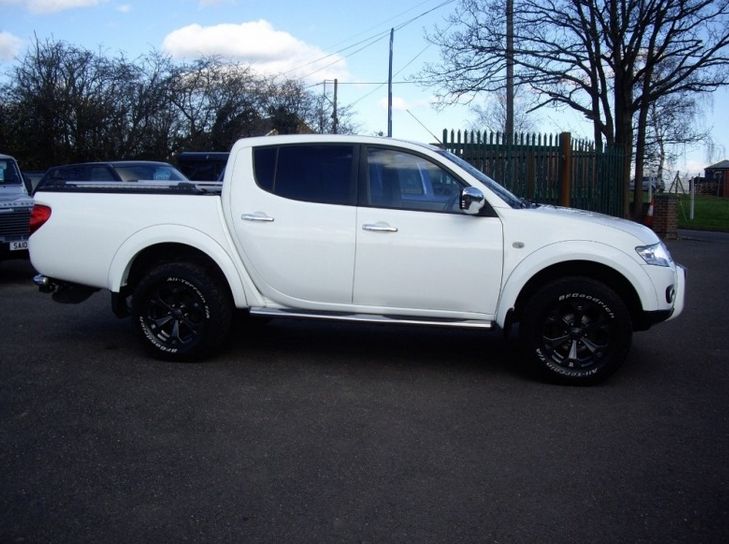 2011 Mitsubishi L200 di-D 4x4 Warrior Lb Dcb image 3