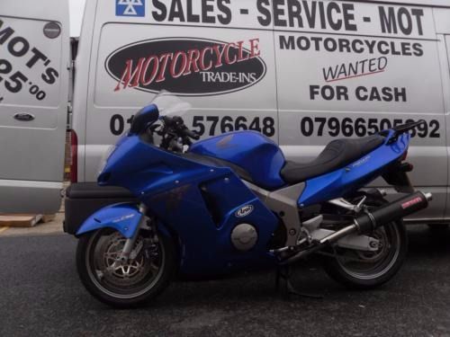 2001 HONDA CBR 1100 image 2