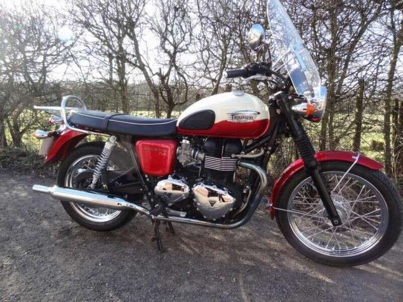 2012 Triumph Bonneville T100 image 1