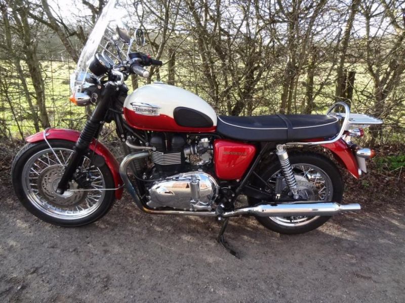 2012 Triumph Bonneville T100 image 2