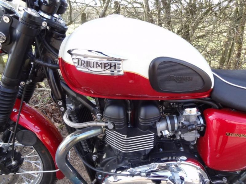 2012 Triumph Bonneville T100 image 4