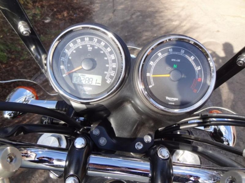 2012 Triumph Bonneville T100 image 8