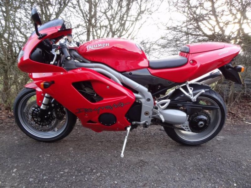2004 Triumph Daytona 955i image 1