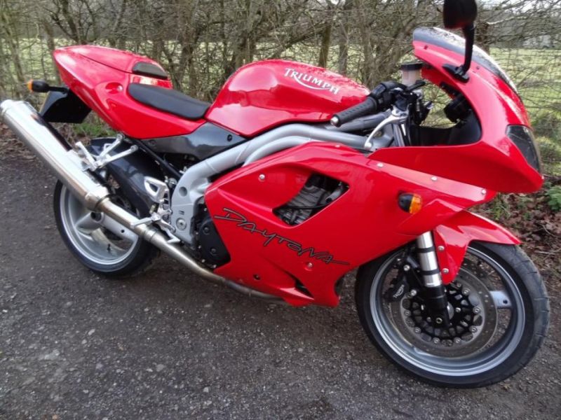 2004 Triumph Daytona 955i image 2