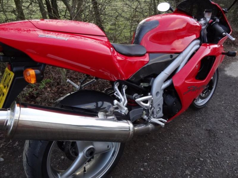 2004 Triumph Daytona 955i image 3