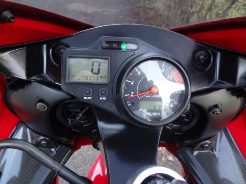 2004 Triumph Daytona 955i image 6