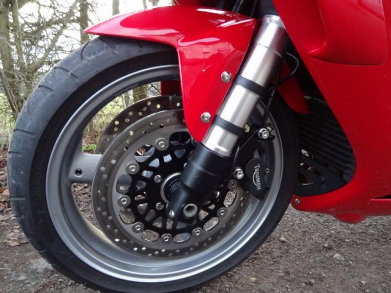 2004 Triumph Daytona 955i image 9