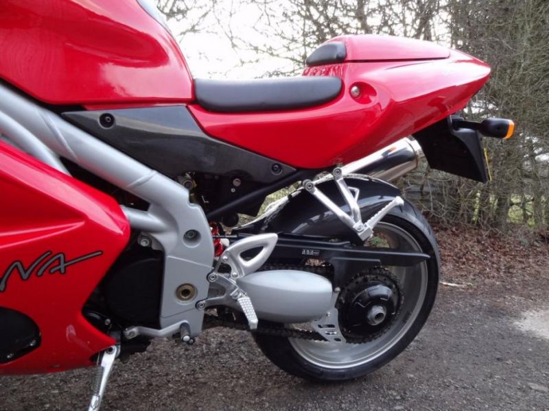 2004 Triumph Daytona 955i image 10