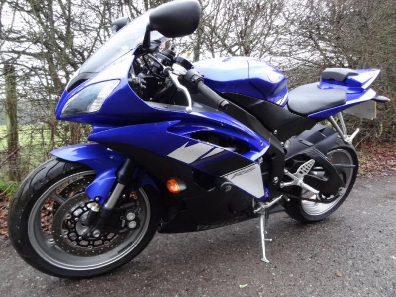 2009 Yamaha YZF R6 image 1