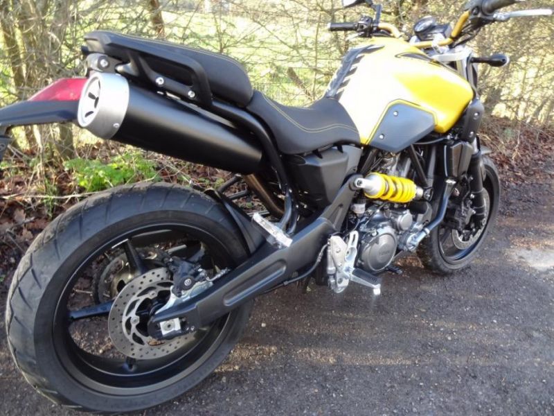 2010 Yamaha MT-03 image 9