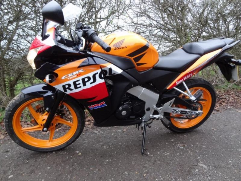 2012 Honda CBR125 R-C Repsol image 2