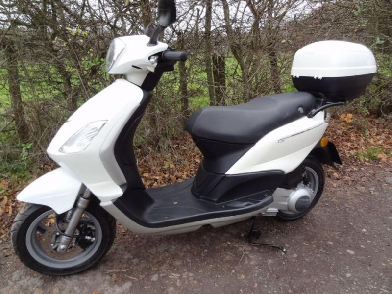 2011 Piaggio Fly125 image 1