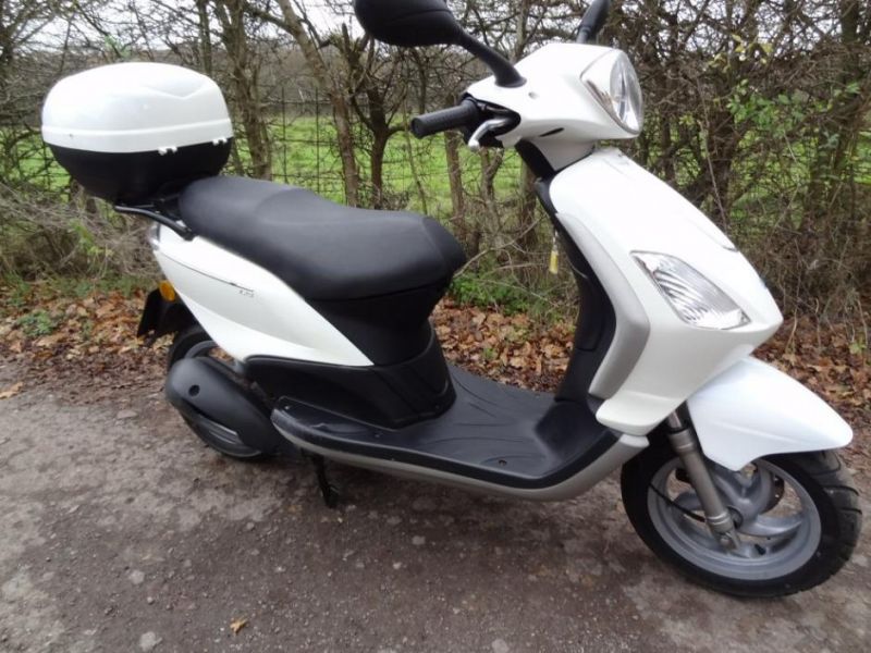 2011 Piaggio Fly125 image 2