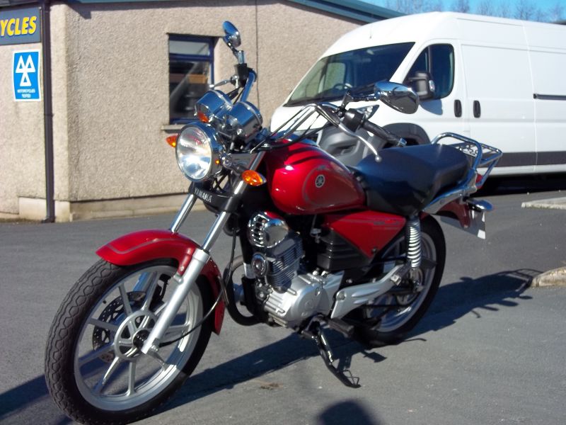 2014 Yamaha YBR 125 Custom image 3