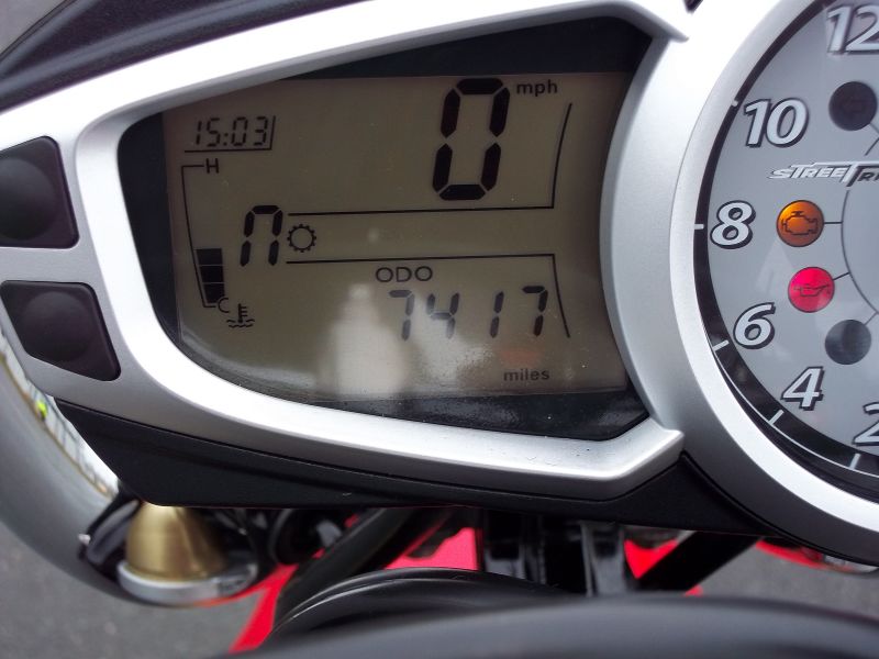 2010 Triumph Street Triple image 2