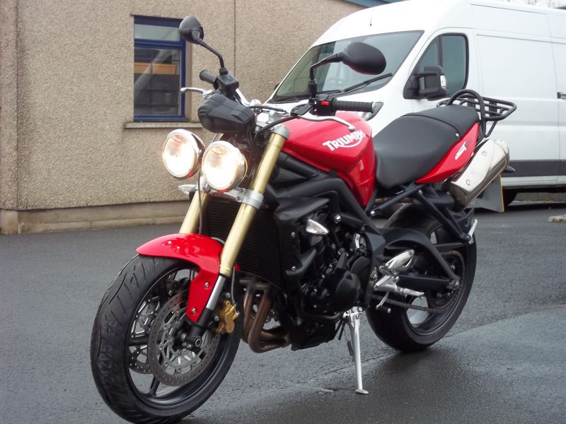 2010 Triumph Street Triple image 3
