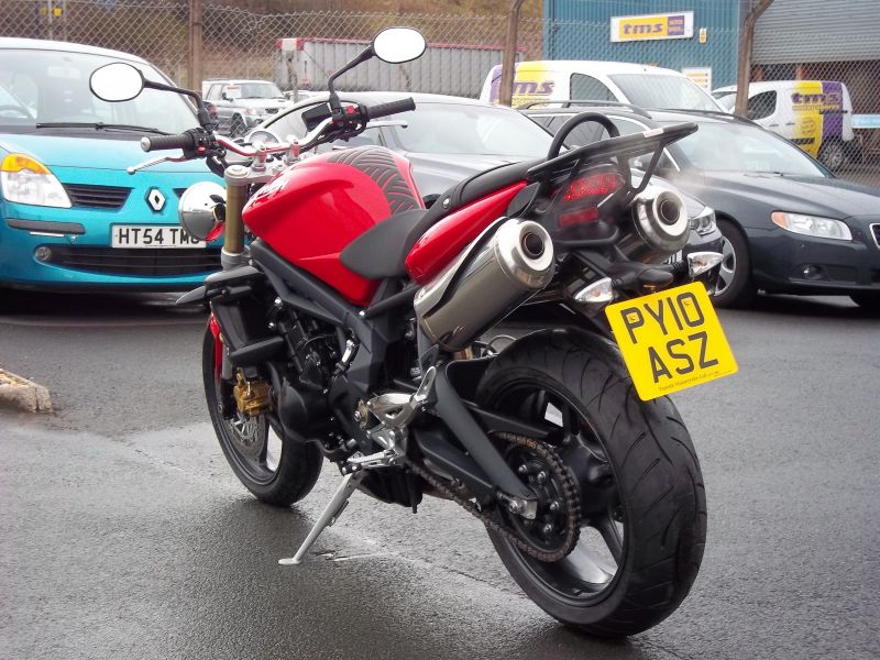 2010 Triumph Street Triple image 5