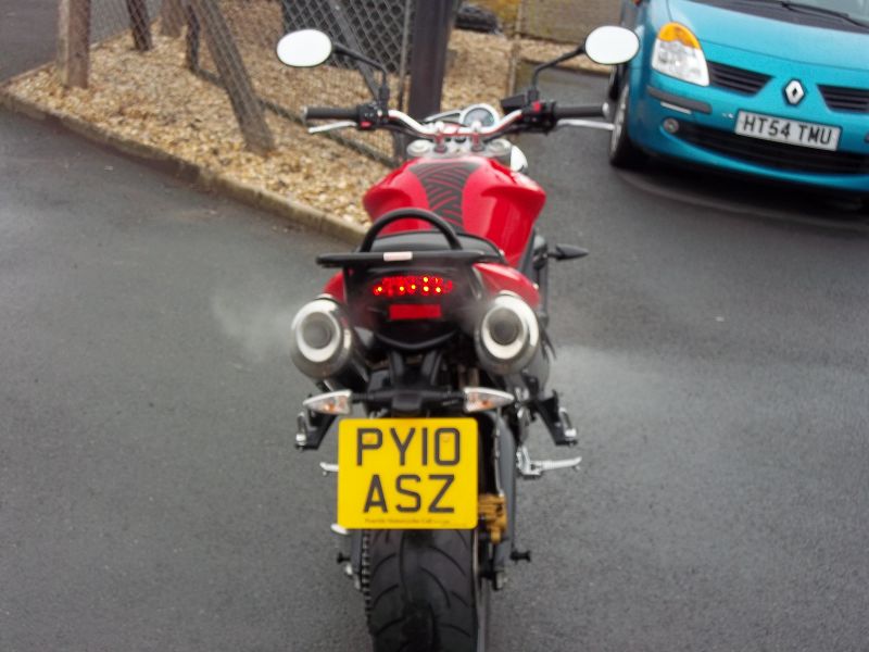 2010 Triumph Street Triple image 7