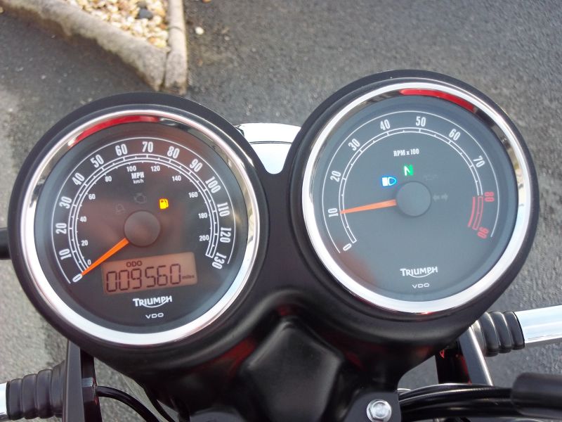 2012 Triumph Bonneville 865 SE image 2