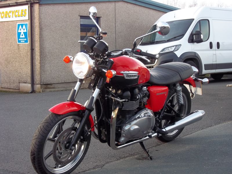 2012 Triumph Bonneville 865 SE image 4