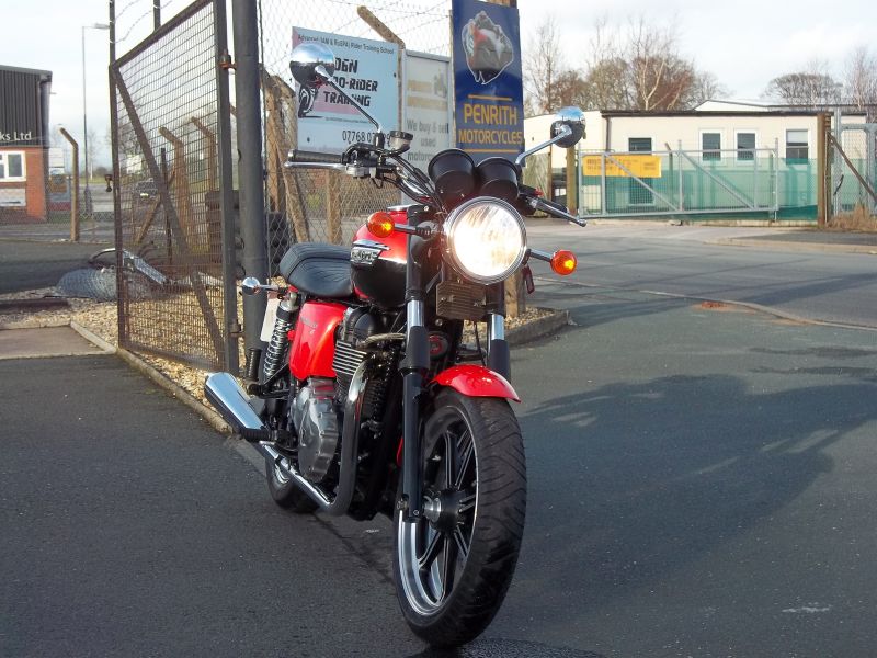 2012 Triumph Bonneville 865 SE image 8