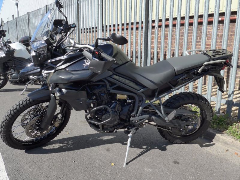 2011 Triumph Tiger 800 XC image 2
