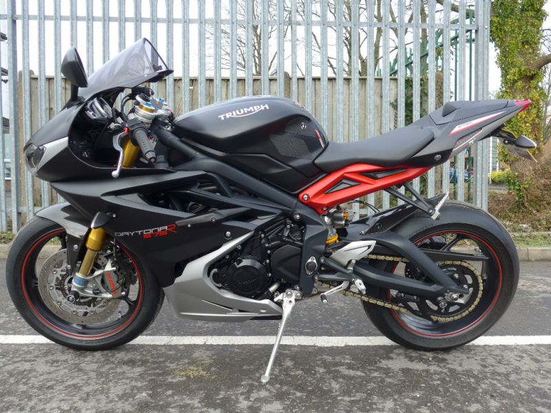 2015 Triumph Daytona 675 image 2