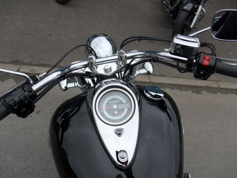 2015 Triumph Thunderbird 1600 image 2