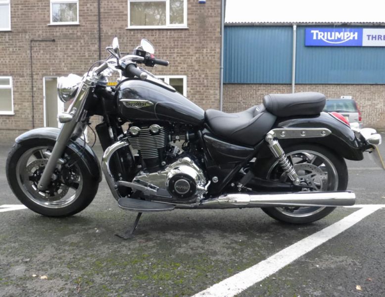 2015 Triumph Thunderbird 1700 Commander Custom Cruiser image 4