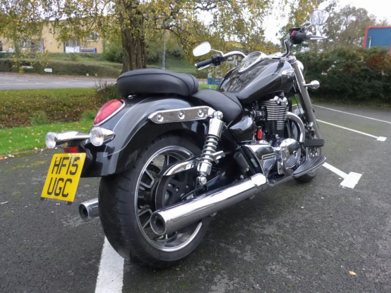 2015 Triumph Thunderbird 1700 Commander Custom Cruiser image 5