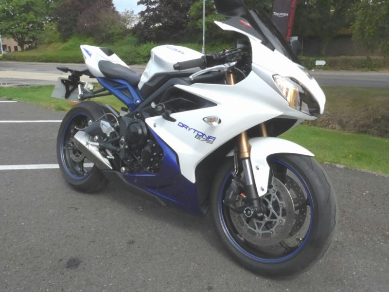 2013 TRIUMPH DAYTONA 675 image 2