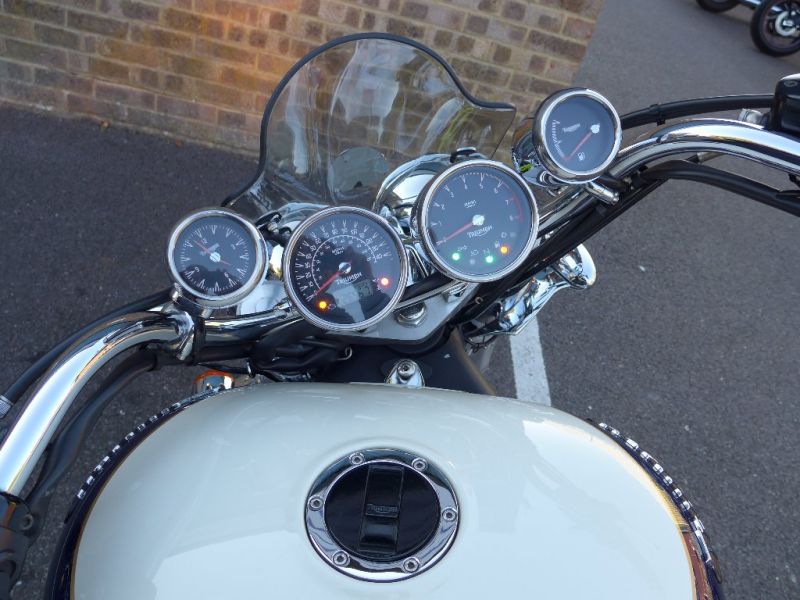 2007 TRIUMPH ROCKET III image 9