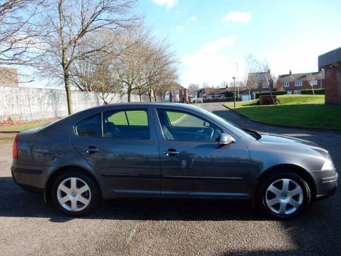 2007 Skoda Octavia 2.0 TDI PD Elegance 5dr image 2