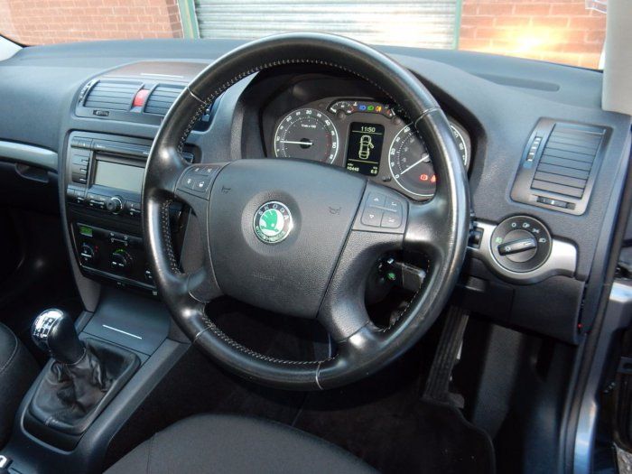 2007 Skoda Octavia 2.0 TDI PD Elegance 5dr image 6