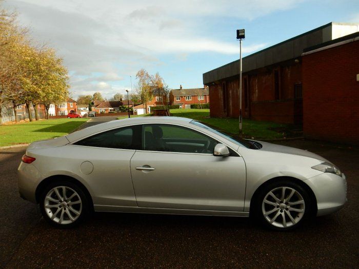 2009 Renault Laguna 2.0 dCi 150 3dr image 2