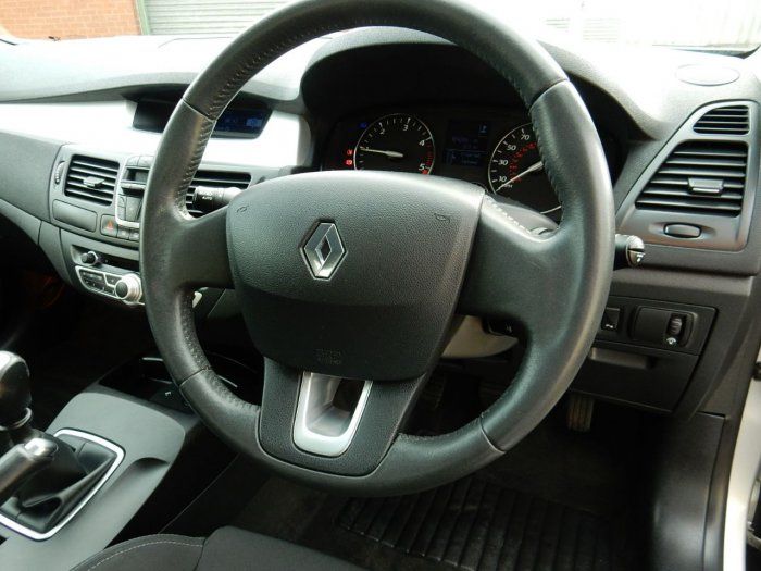 2009 Renault Laguna 2.0 dCi 150 3dr image 6