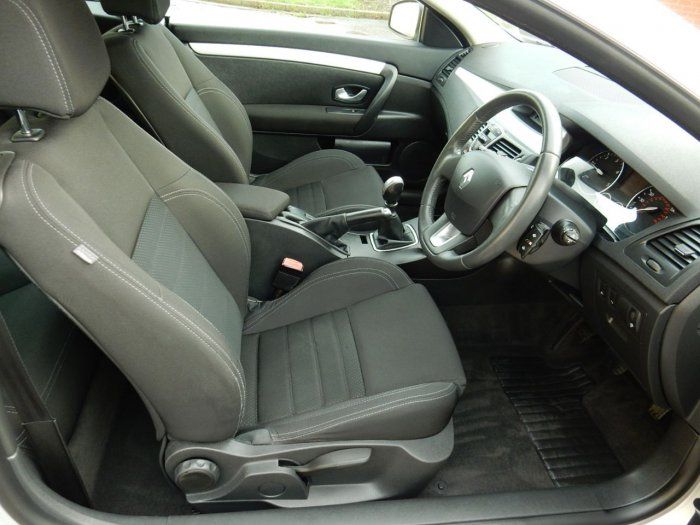 2009 Renault Laguna 2.0 dCi 150 3dr image 7