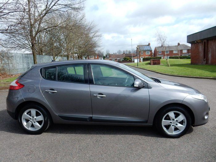 2010 Renault Megane 1.6 16V 5dr image 2