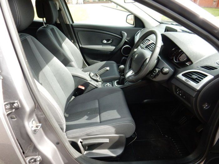 2010 Renault Megane 1.6 16V 5dr image 7