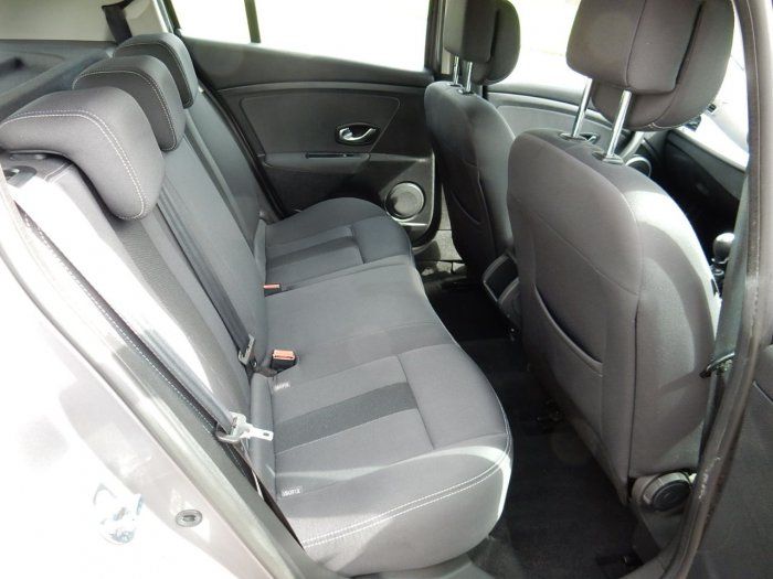 2010 Renault Megane 1.6 16V 5dr image 8