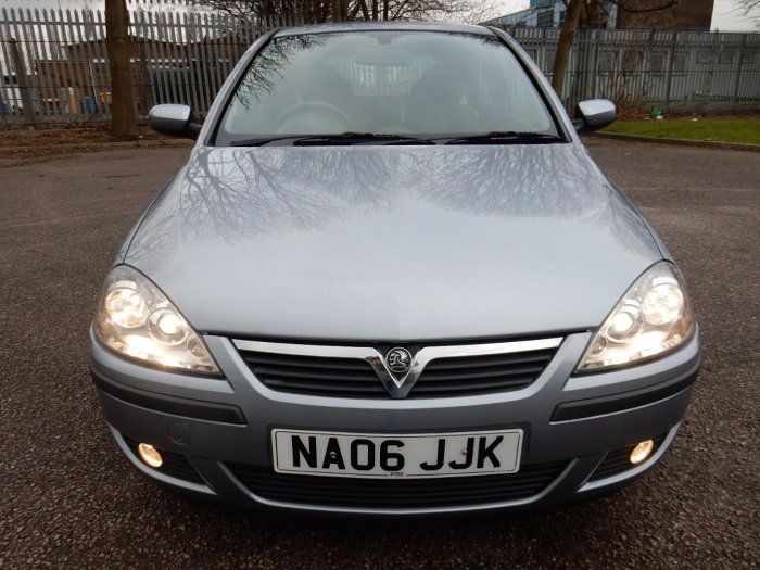 2006 Vauxhall Corsa 1.2i 16V 3dr image 4