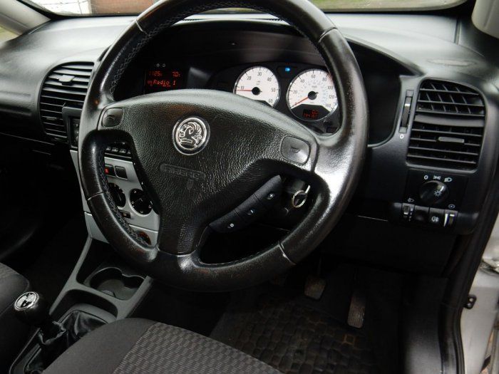 2004 Vauxhall Zafira 2.0 DTi Design 5dr image 6