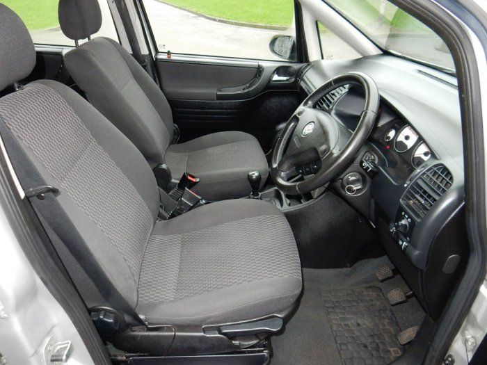 2004 Vauxhall Zafira 2.0 DTi Design 5dr image 7