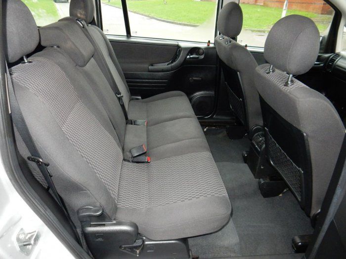 2004 Vauxhall Zafira 2.0 DTi Design 5dr image 8