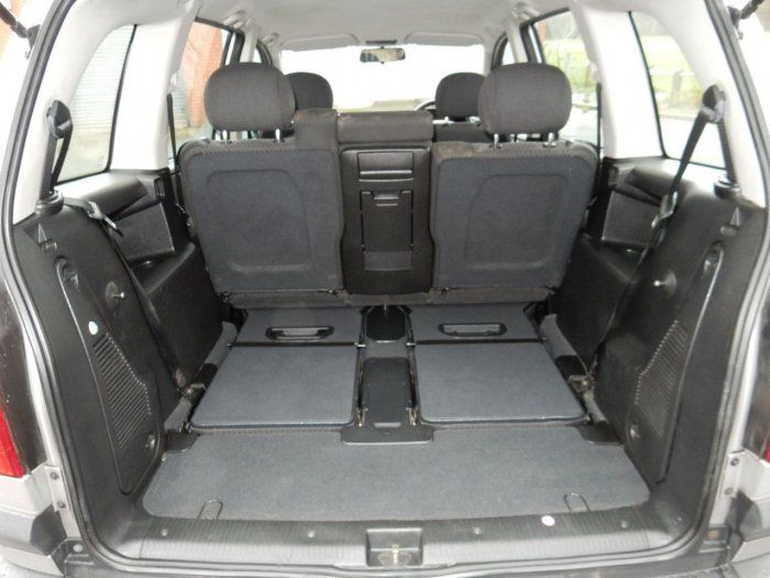 2004 Vauxhall Zafira 2.0 DTi Design 5dr image 9